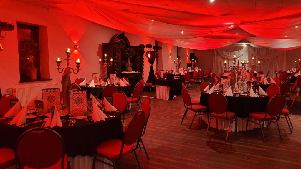 Gruseldinner Festsaal in rot